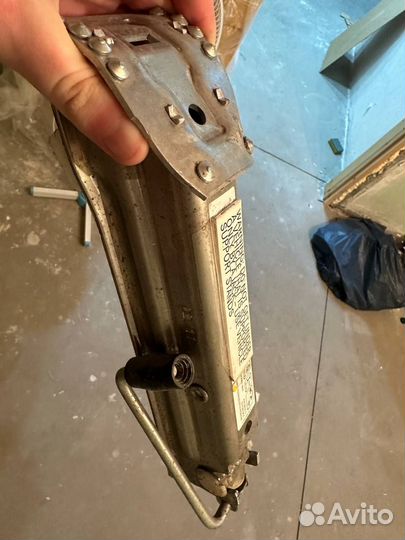 Домкрат mercedes