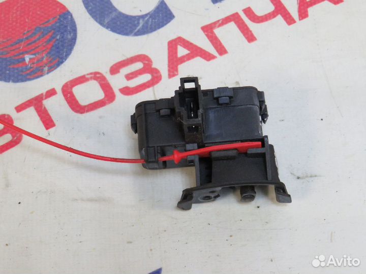 Привод лючка топливного бака audi A4 8K2, 8K5