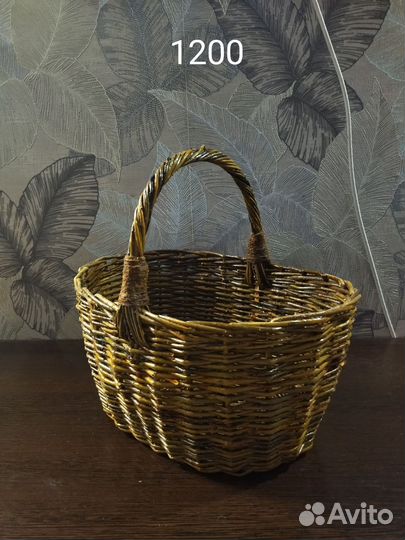 Корзинки плетёные из прутьев