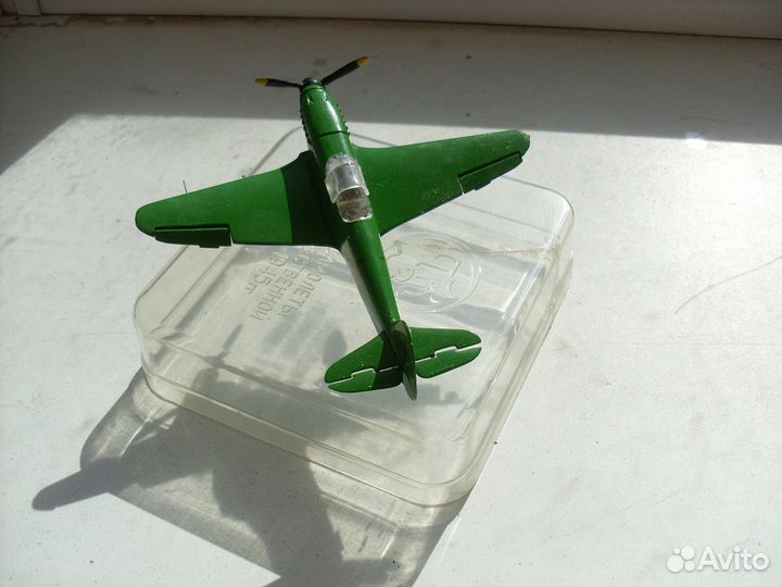 Модель самолета Як-3. Металл. СССР восстановлена