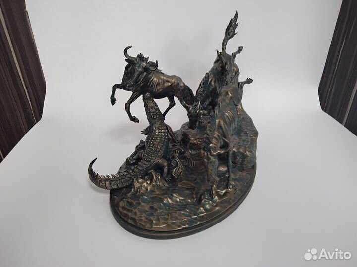 Статуэтка Статуя Охота нильского крокодила на гну