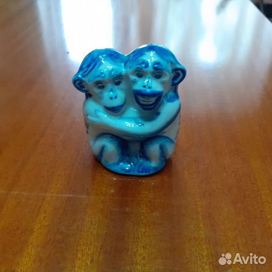 Фарфоровые статуэтки разные