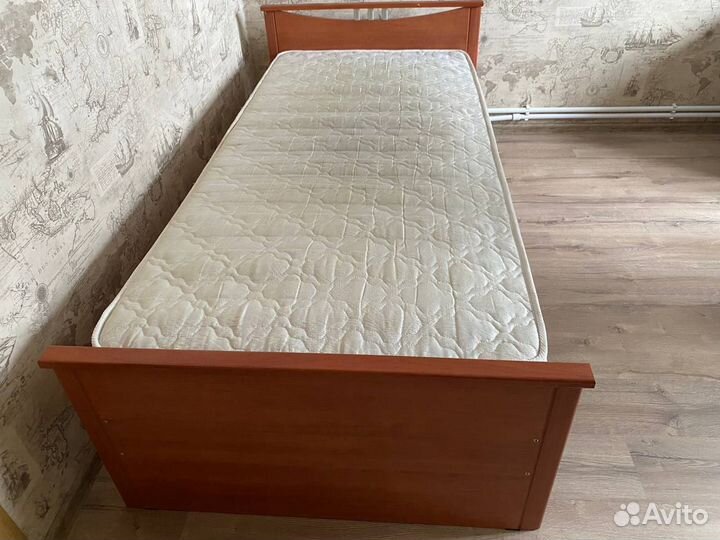 Кровать