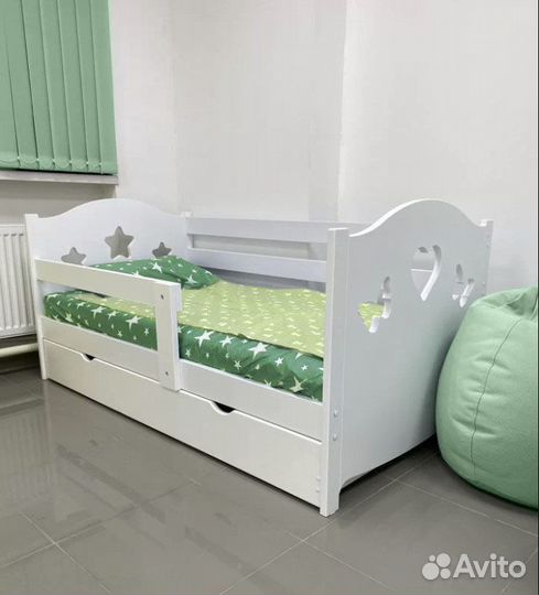 Кроватка для малыша сингл с бортиком берёза