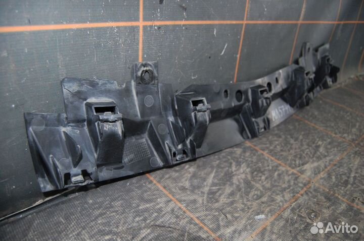 Кронштейн бампера переднего - Mercedes-Benz C292