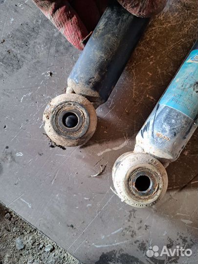 Амортизатор передний Mercedes W140