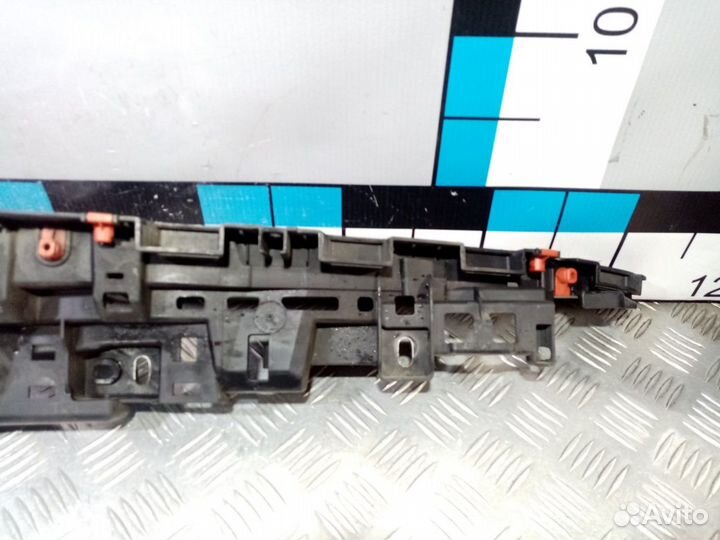 Б/У Кронштейн бампера переднего центральный#001