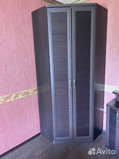 Шкаф угловой