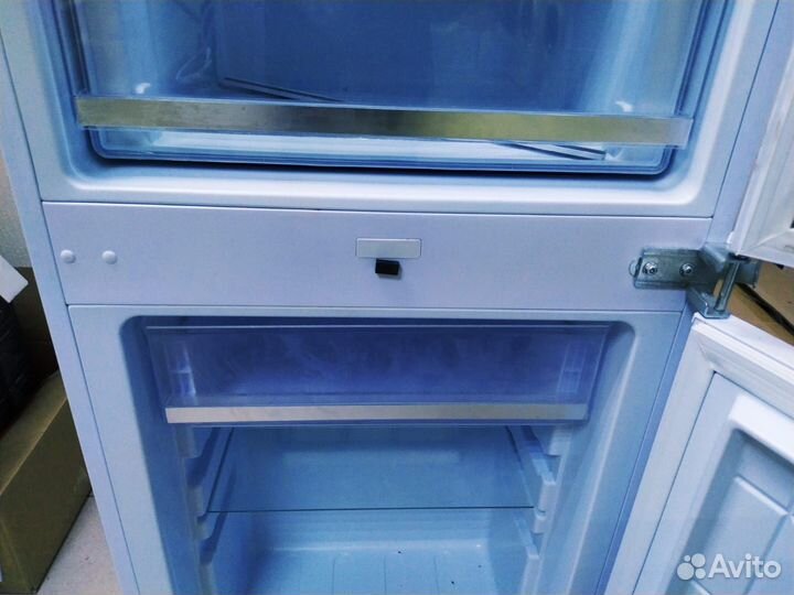 Встраиваемый холодильник