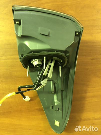 Фонарь внешний задний левый Lexus Rx350