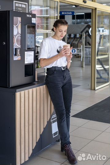 Снековый автомат и кофе корнер