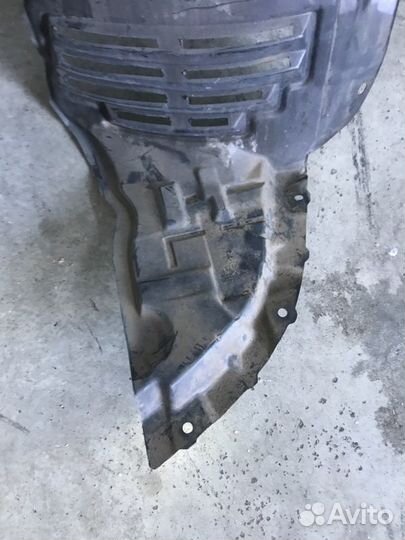 Подкрылок передний левый Mazda 3 BK 2006-2009