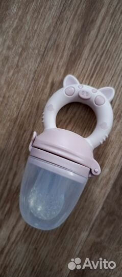 Горшок, пустышка, слюнявчик и тд