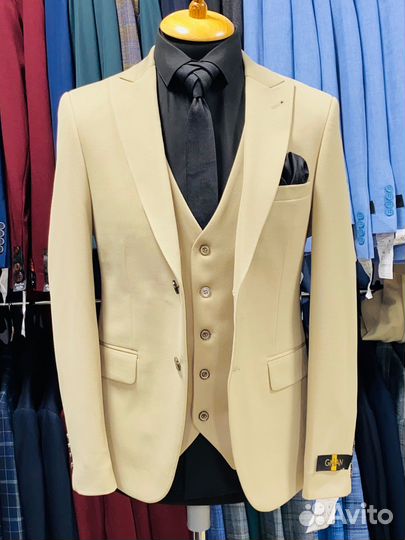 Мужской классический костюм на свадьбу