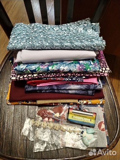 Куски ткани небольшие и декоративные элементы