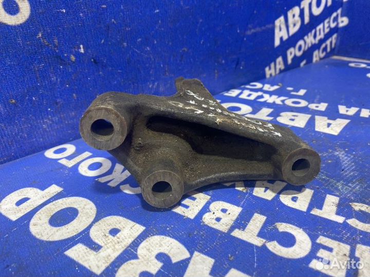Кронштейн опоры двигателя Toyota Camry 40 седан