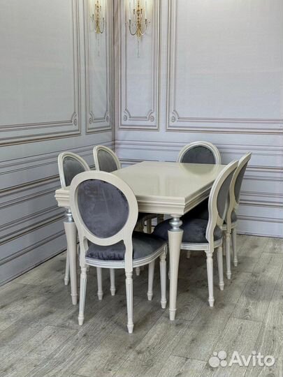 Кухонный стол и стулья