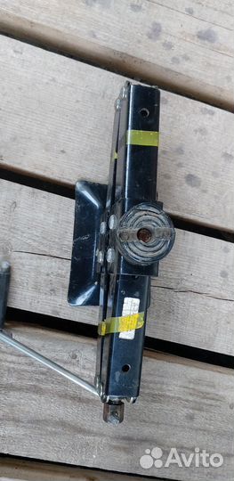 Домкрат винтовой