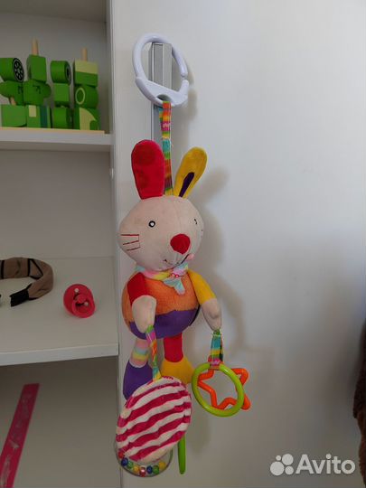 Игрушки на коляску игрушки в кроватку