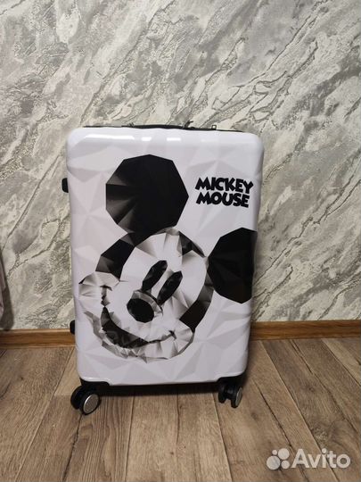 Чемодан размера М