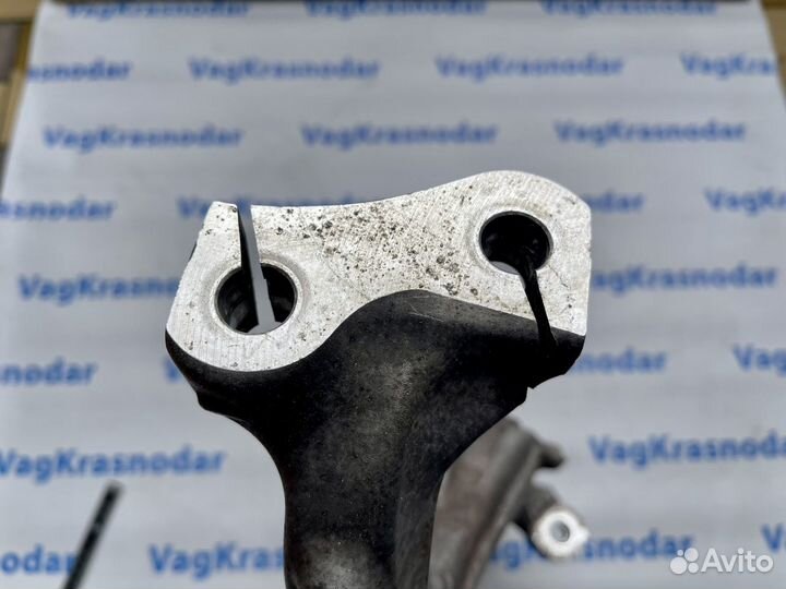 Кулак передний левый Audi A4 B8 A5 Q5 A6 C7 A7