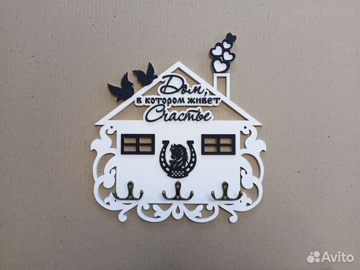 Ключница настенная из дерева 30х28см