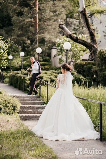 Свадебное платье со шлейфом 42 размера