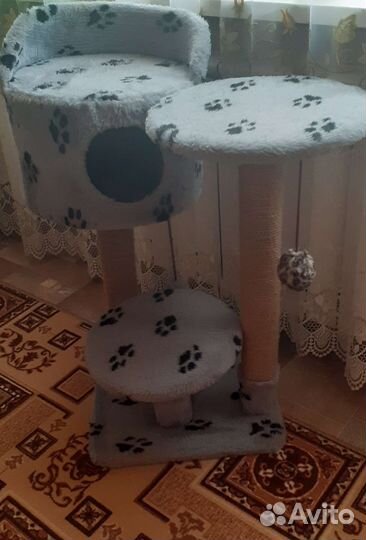 Домик с когтеточками,лежанка