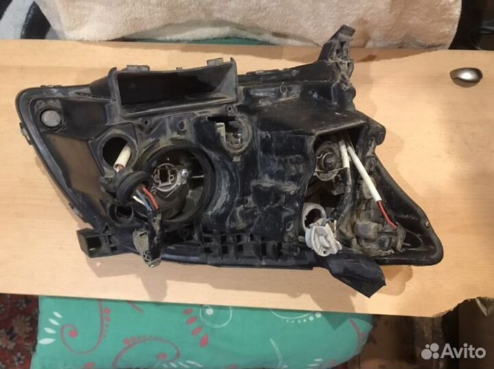 Фара правая Тойота Авенсис 2006 г