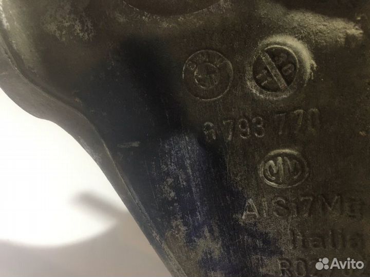 Кулак задний правый Bmw 5-Series F10