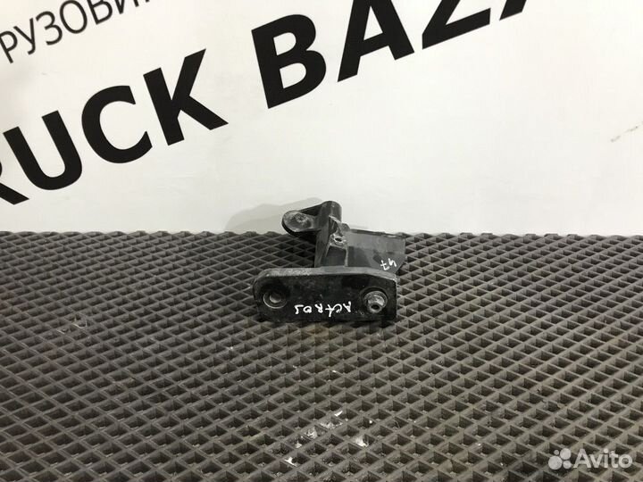 Кронштейн спойлера кабины правый