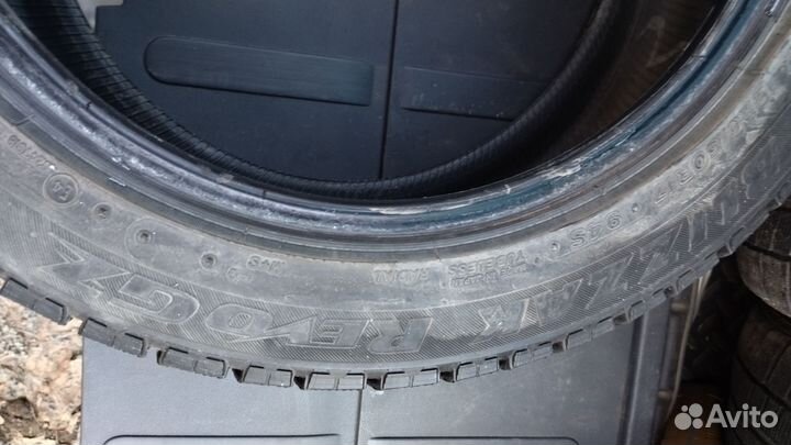 Bridgestone Blizzak Revo GZ 225/50 R17 94S