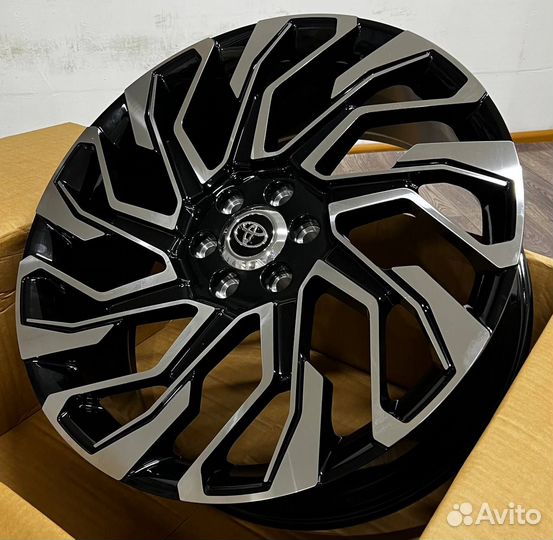 Кованые диски на Тойота Ланд Крузер 300 LC300 R24