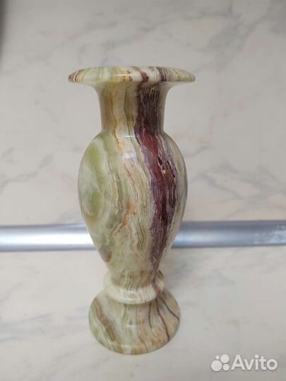Ваза из оникса
