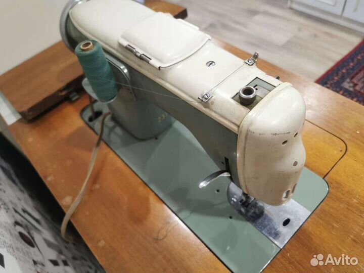 Швейная машина LADA 237