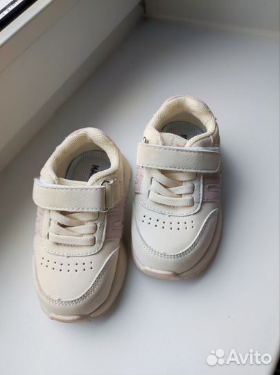 Кроссовки на девочку