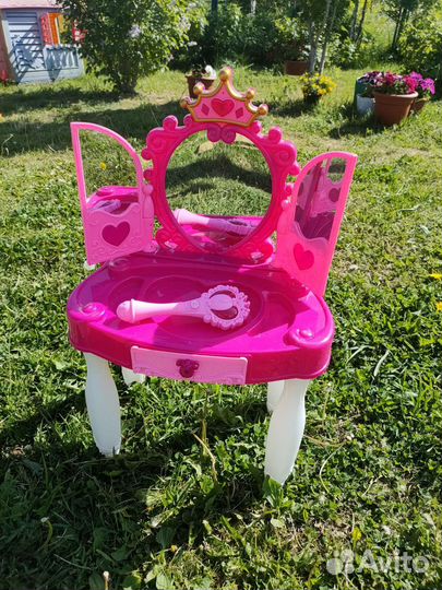 Столик туалетный для девочки