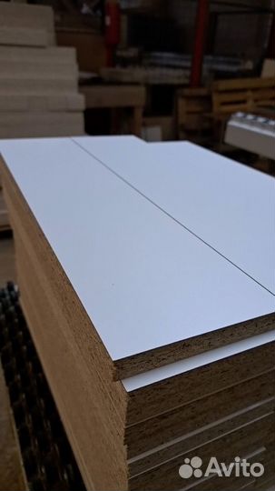 Компьютерный стол / Стол с полками