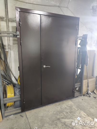 Дверь входная двустворчатая