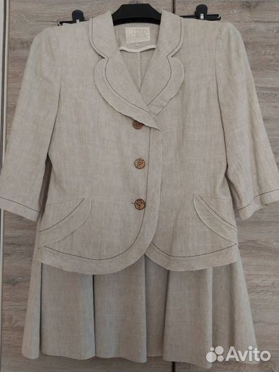 Льняной костюм с юбкой