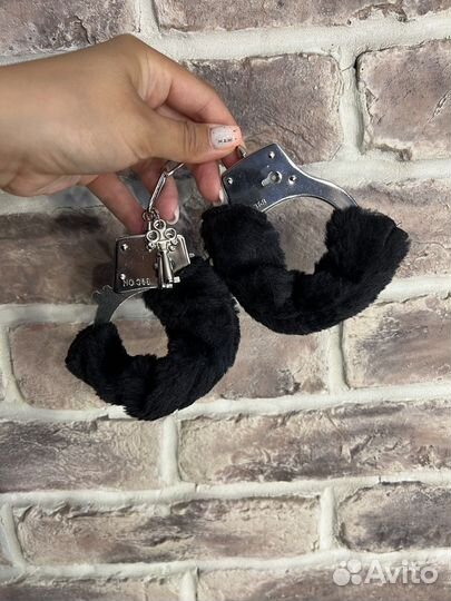 Наручники меховые