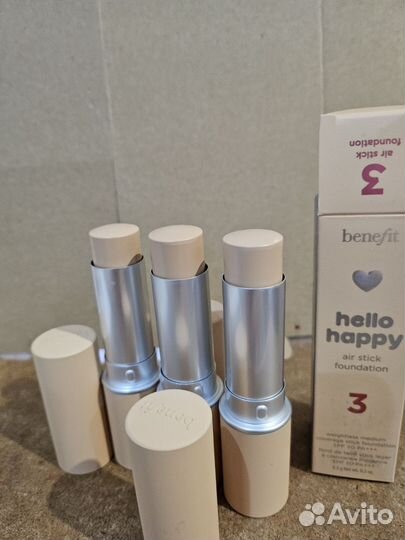 Тональное средство в стике 3. Benefit