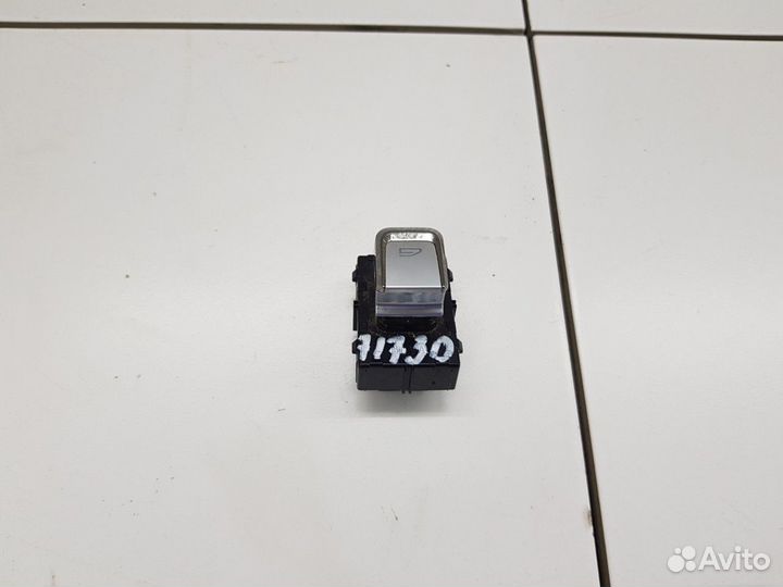 Кнопка стеклоподъемника передней правой двери