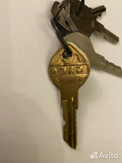 Ключ зажигания автомобиля