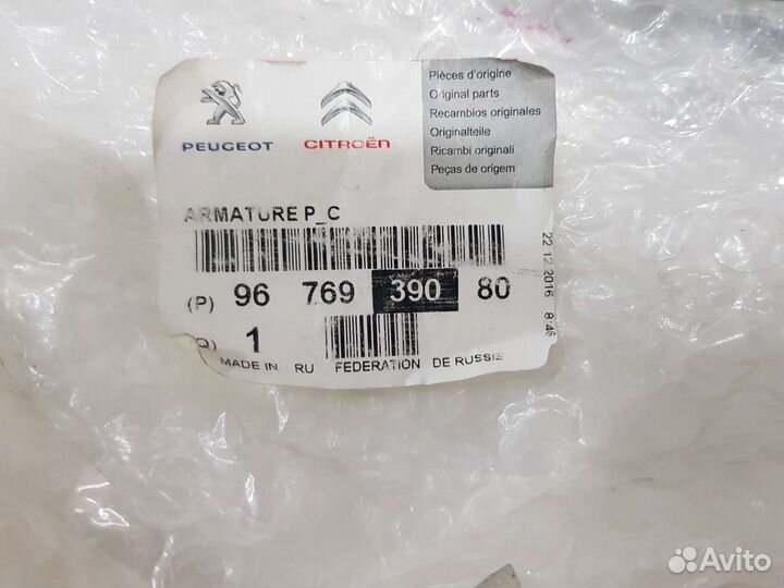 Решетка Пер. Бампера Центр. Peugeot 408 нов ориг