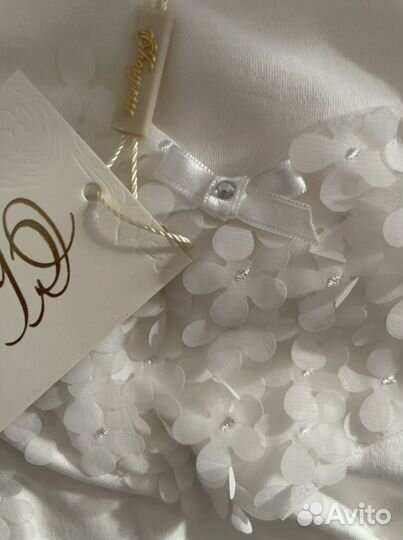 Комбинезон нарядный с цветочной аппликацией