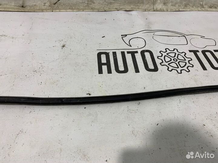 Резинка уплотнительная крыши правая Renault Symbol