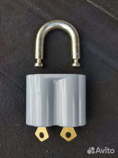 Замок гаражный на две личинки чз 6 ключей