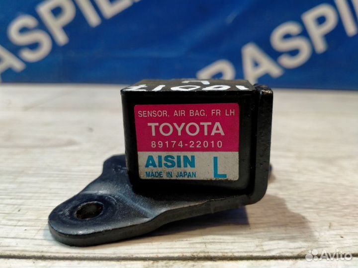 Датчик airbag левый Toyota Mark Ii GX100 1GFE