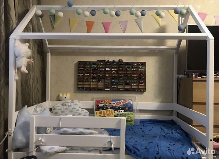 Полка гараж для машинок Hot Wheels